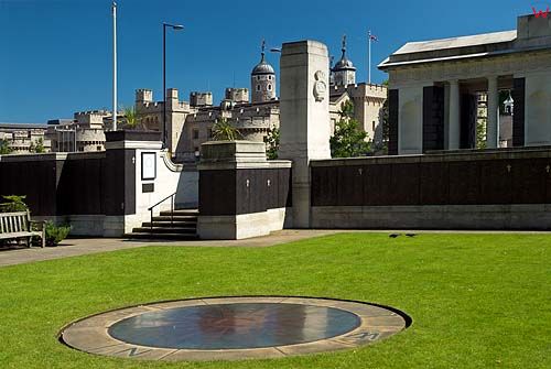 Londyn. Pomnik poległym w wojnie 1914-1918 przy Tower Hill St.